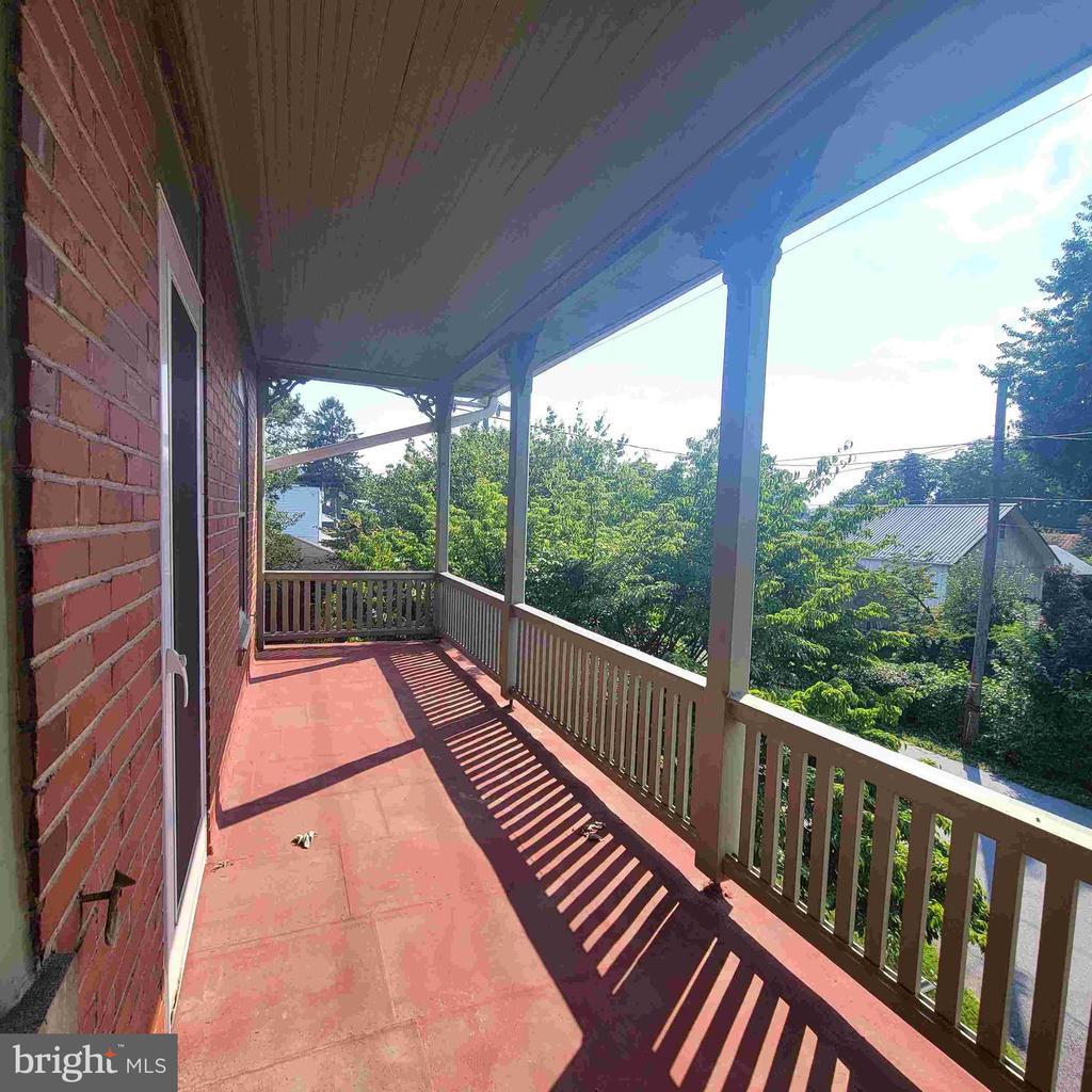 48 W Main St