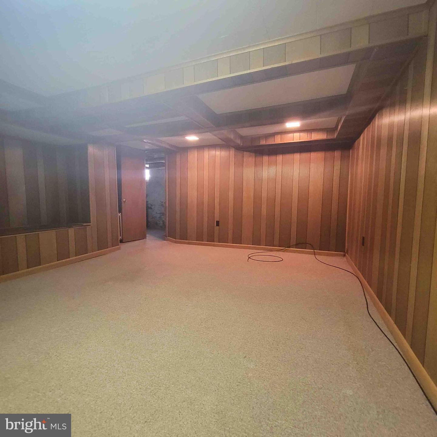 48 W Main St