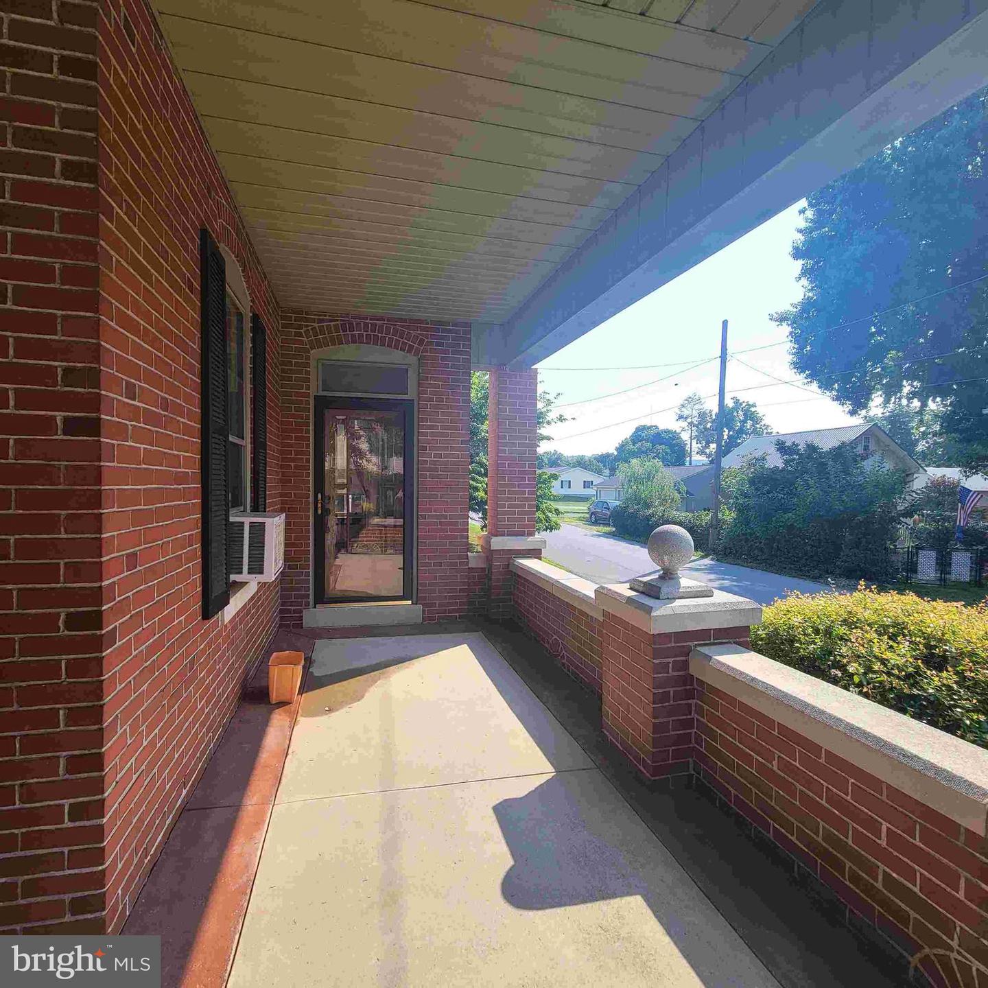 48 W Main St
