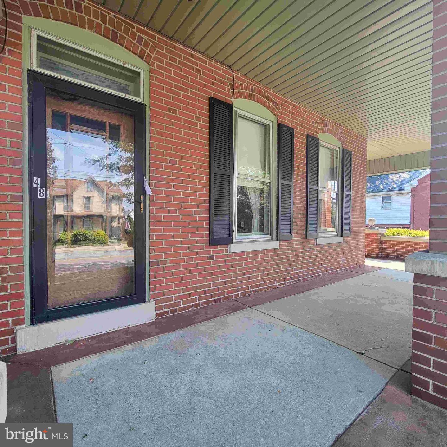 48 W Main St
