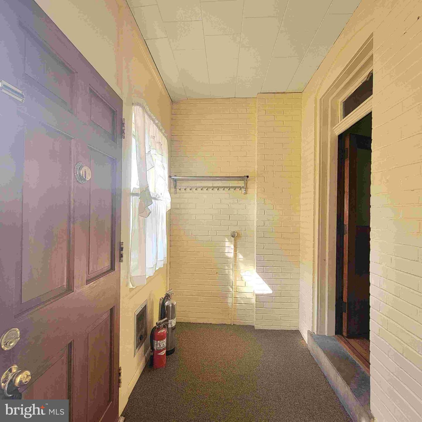 48 W Main St