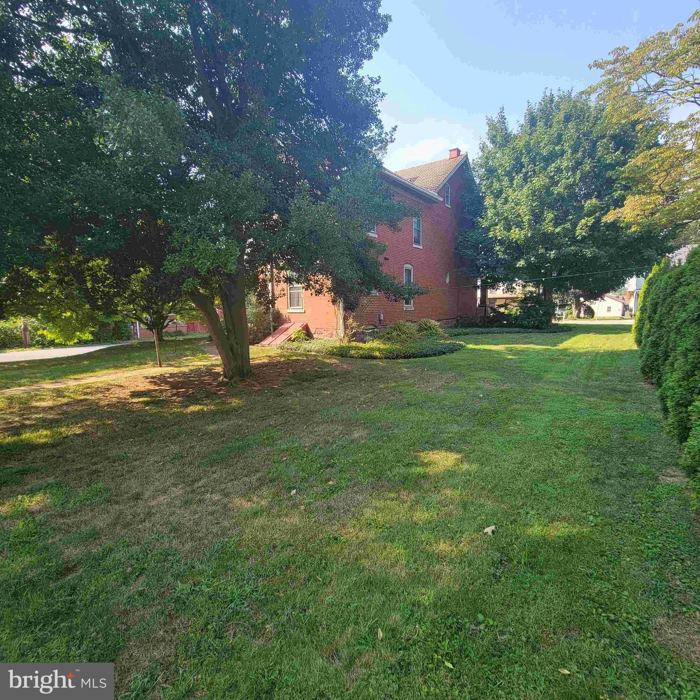 48 W Main St