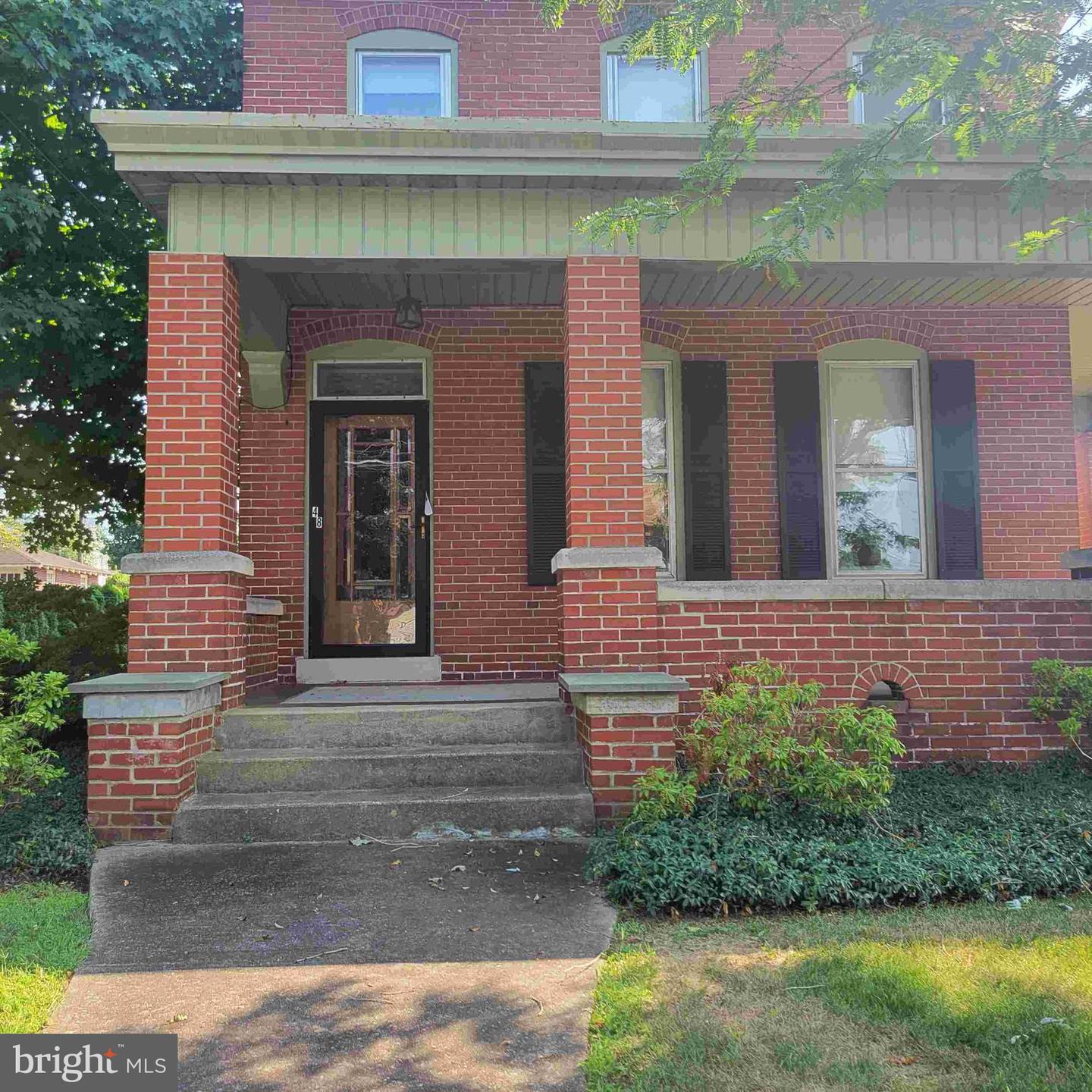 48 W Main St