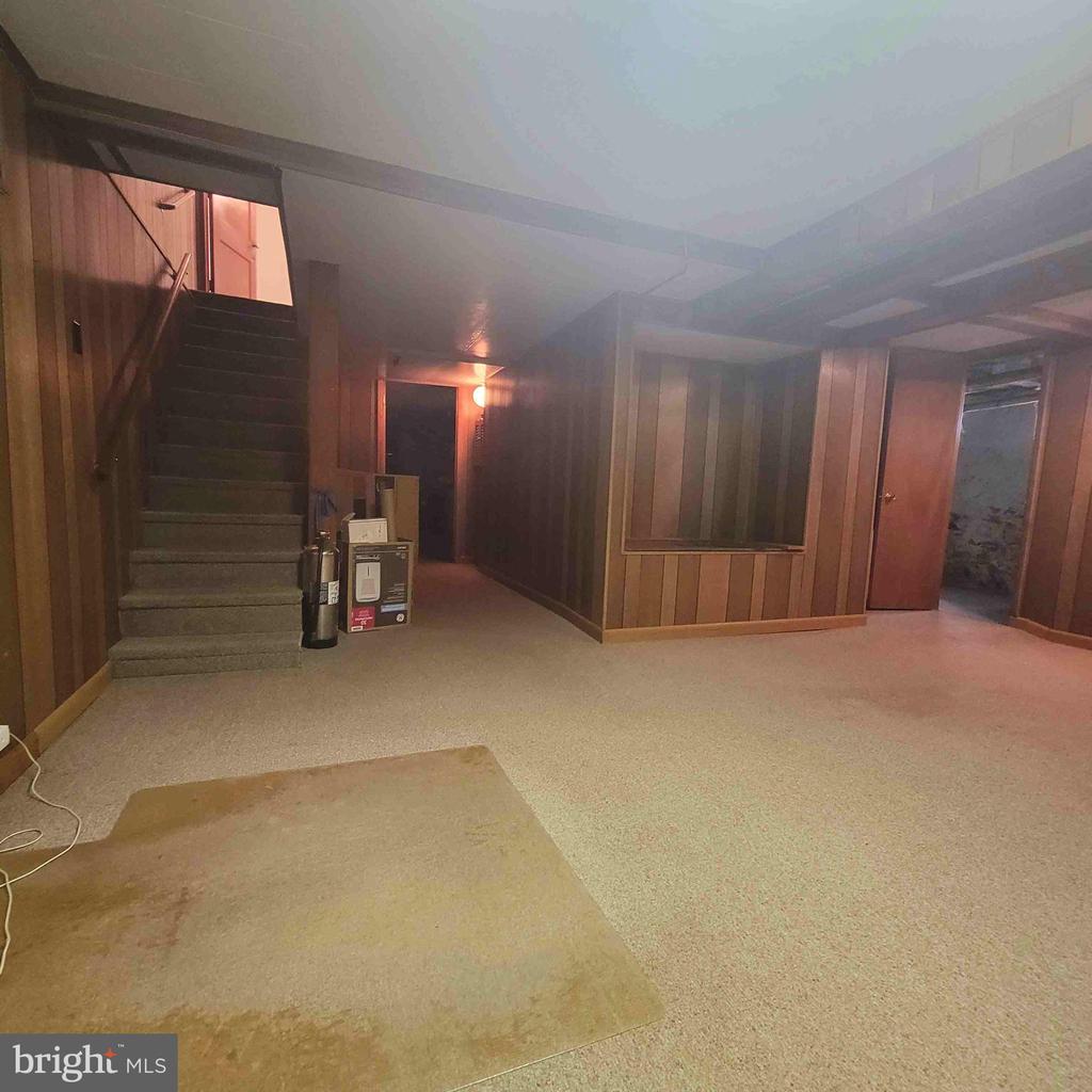 48 W Main St