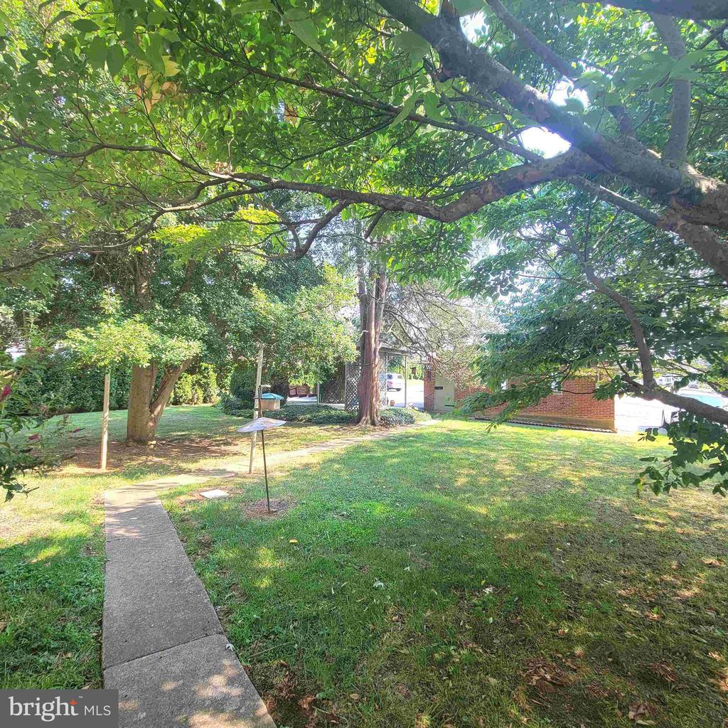 48 W Main St