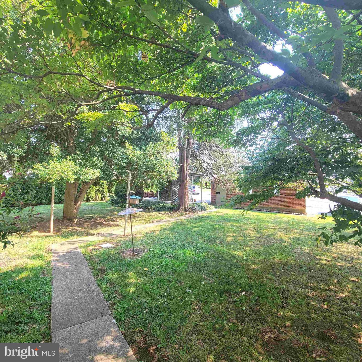 48 W Main St