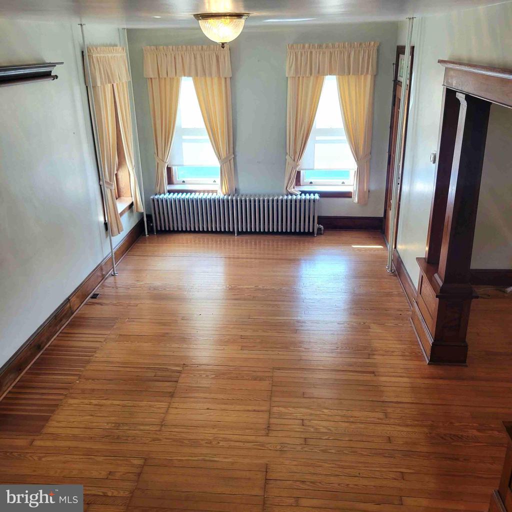 48 W Main St