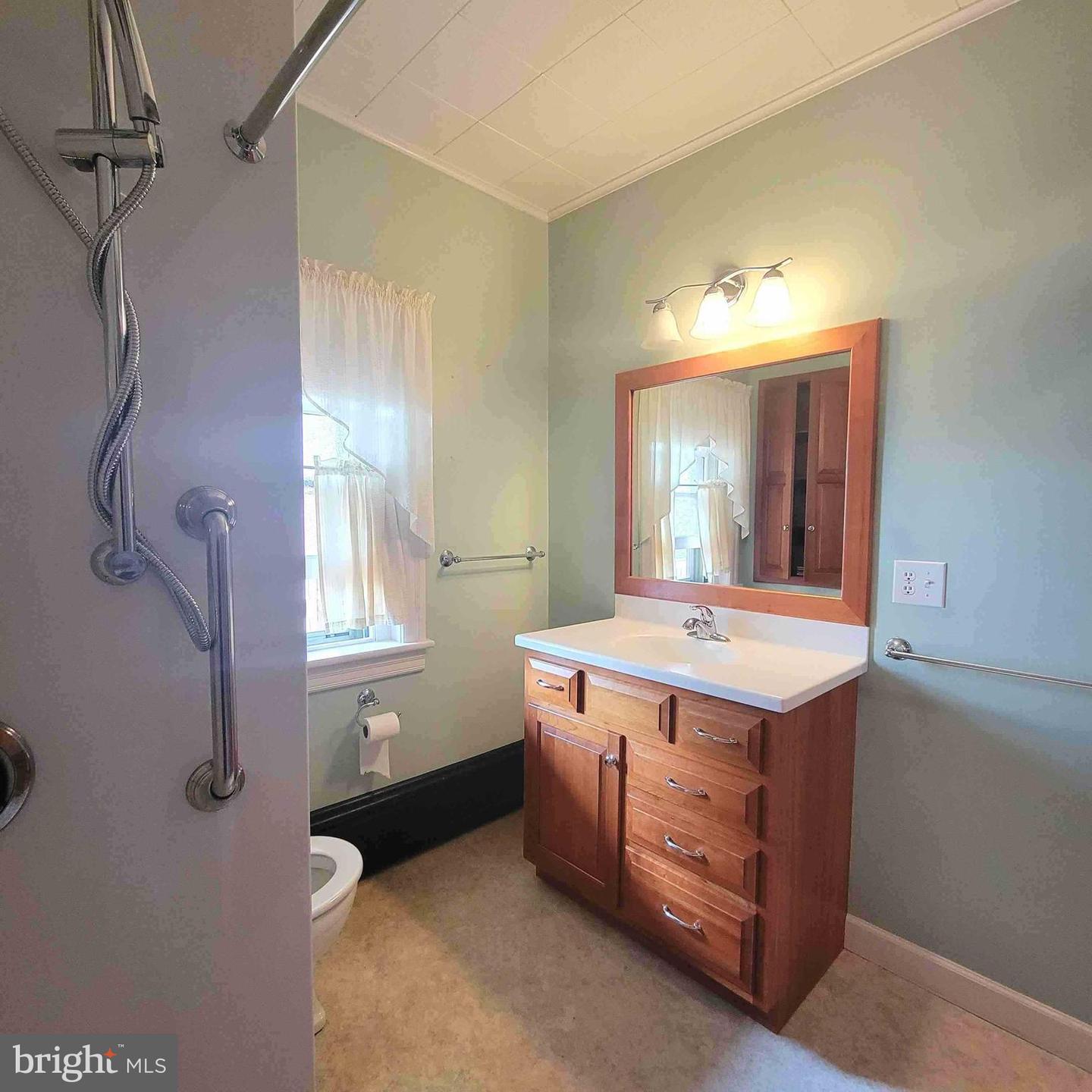 48 W Main St