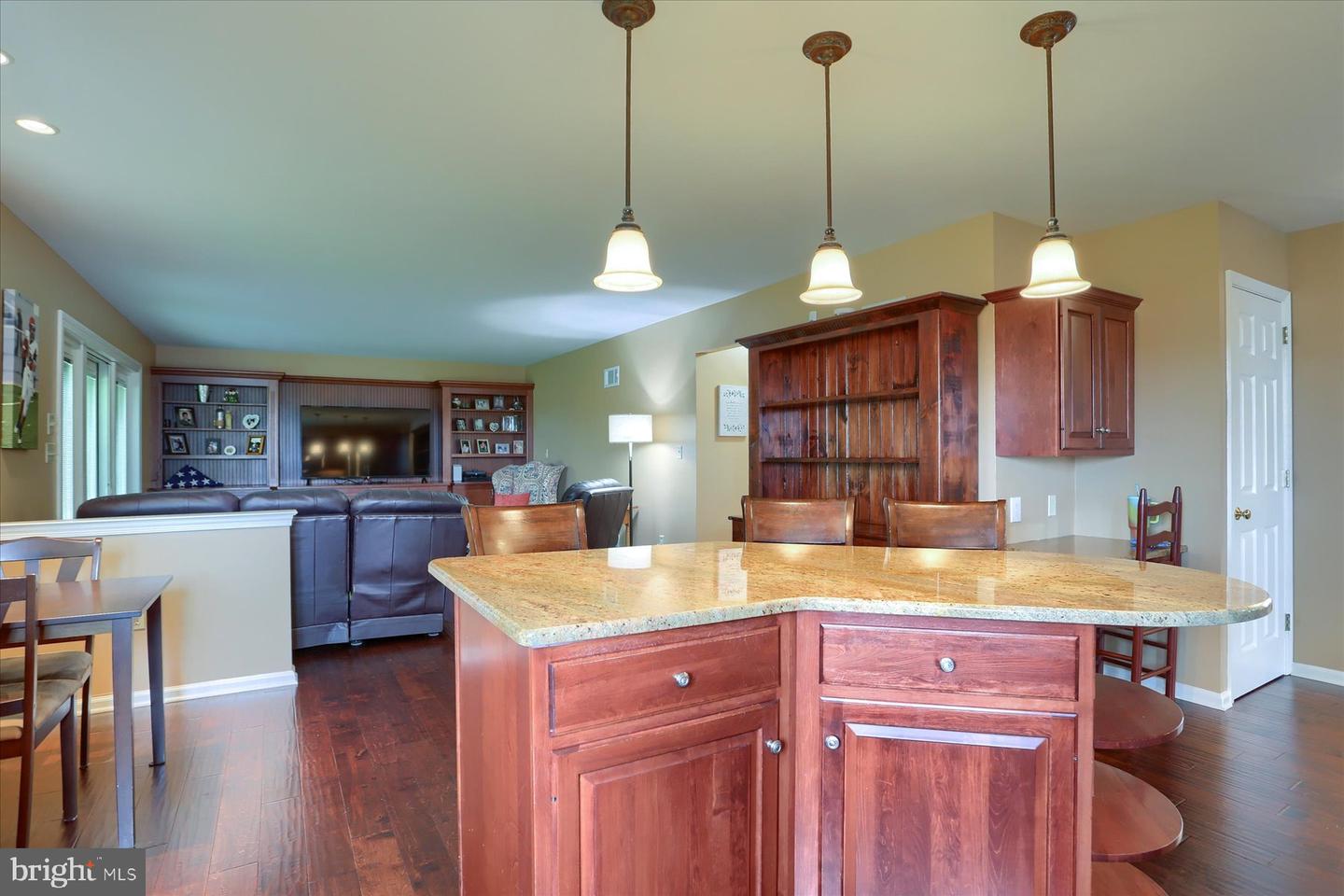 249 Oak Ln