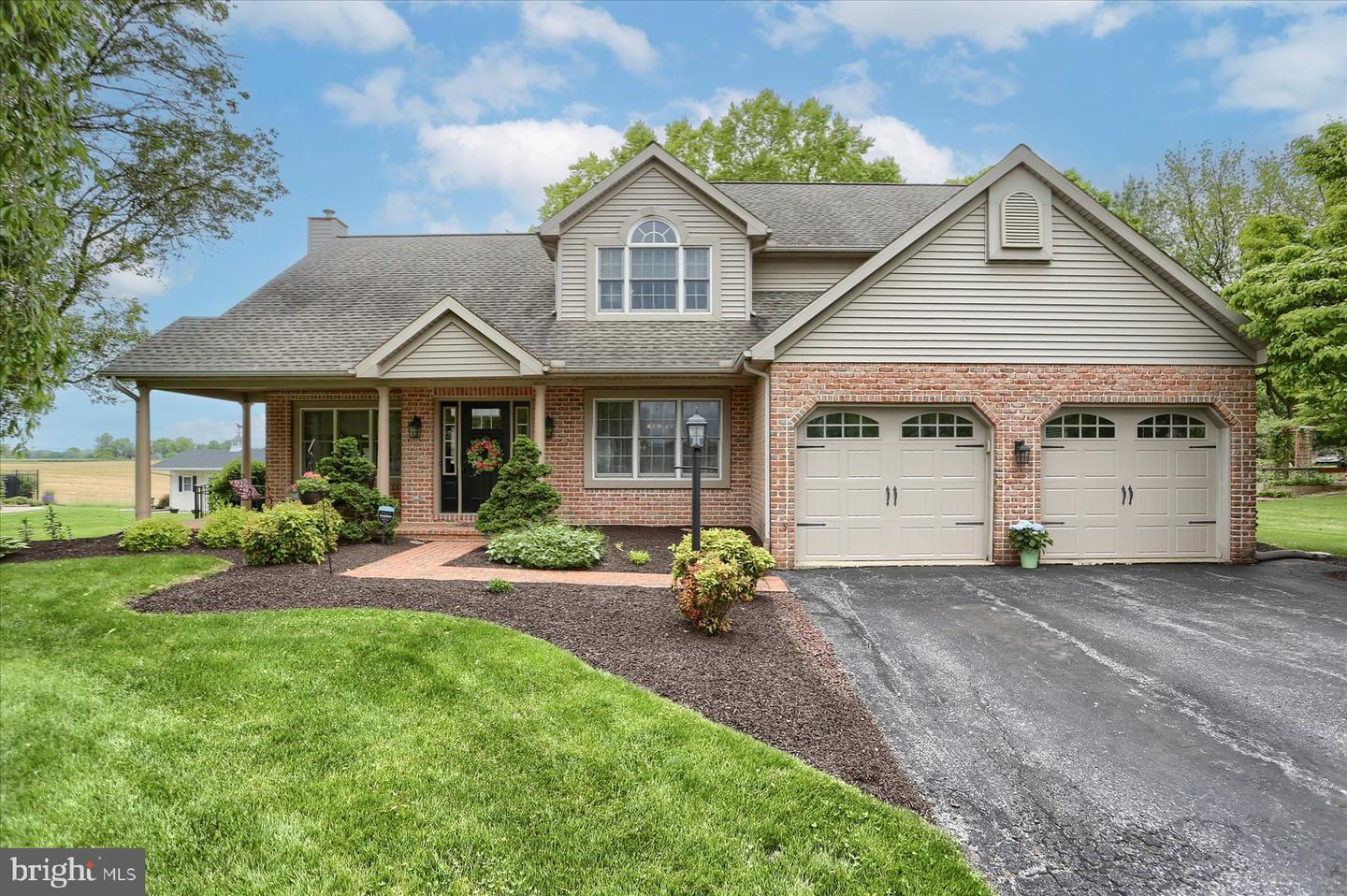 249 Oak Ln