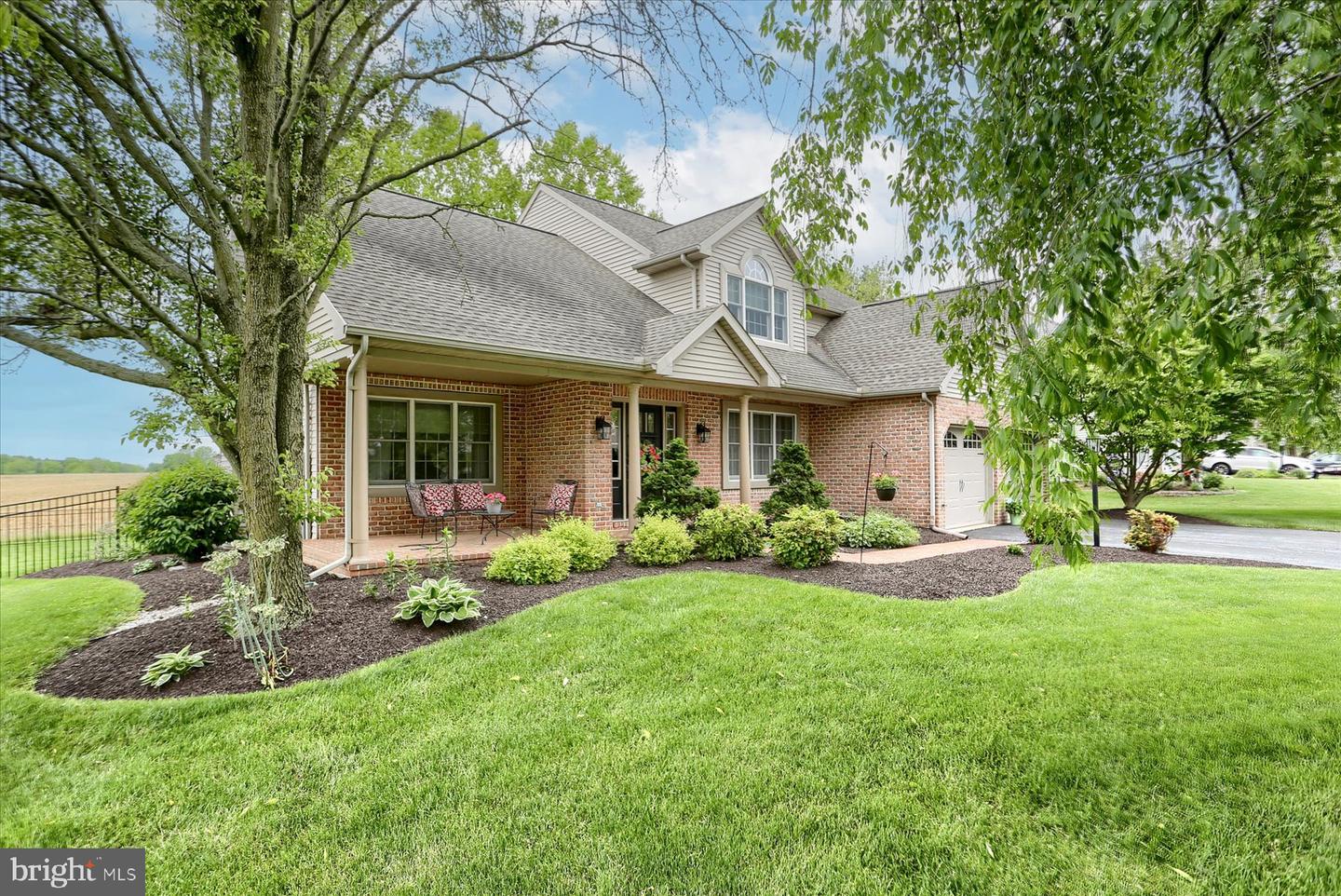 249 Oak Ln