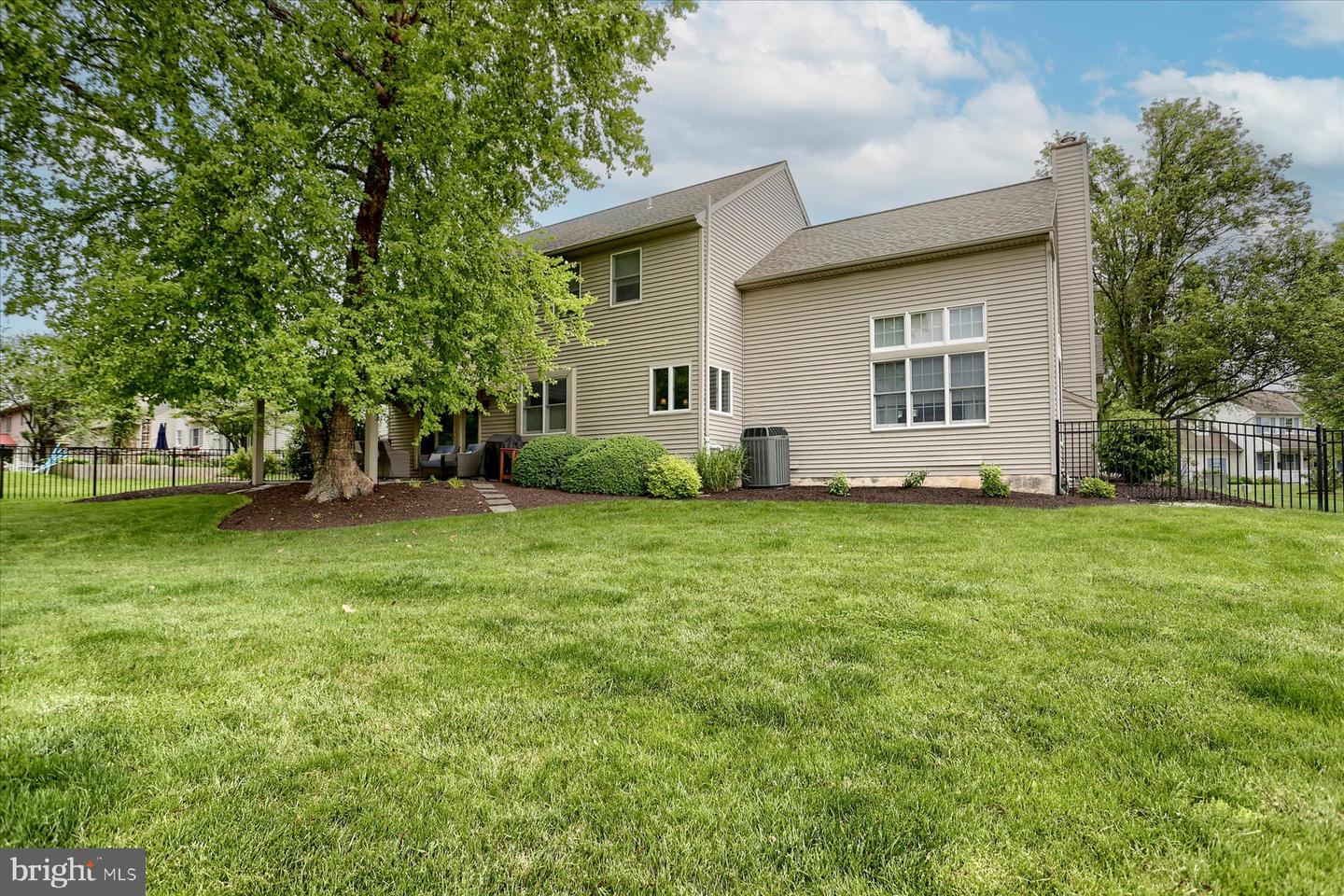 249 Oak Ln