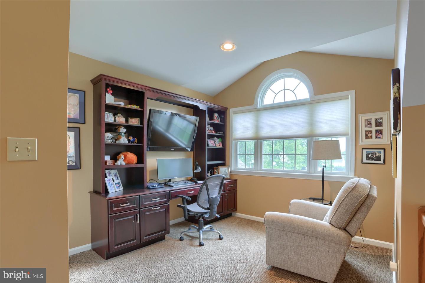 249 Oak Ln