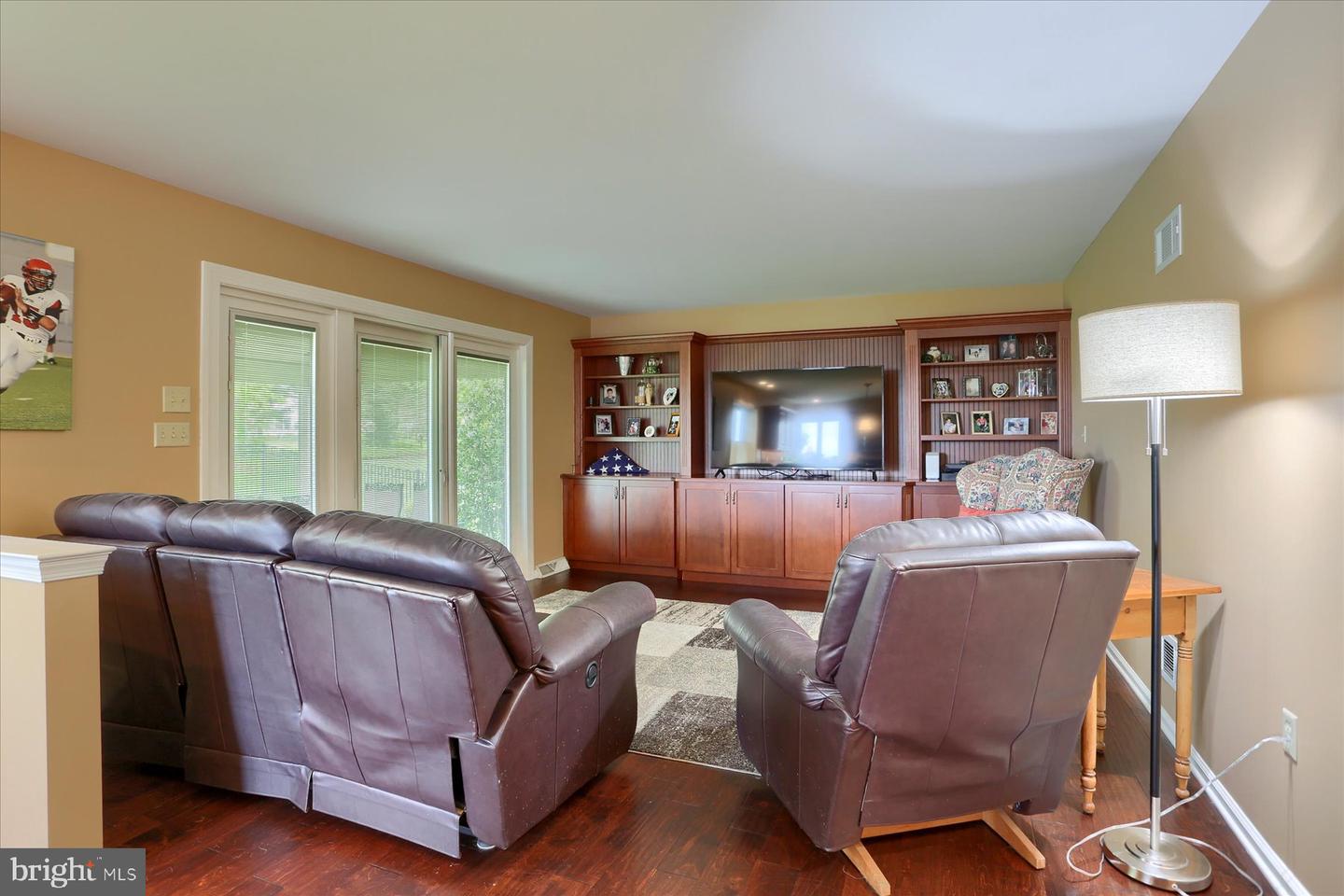249 Oak Ln