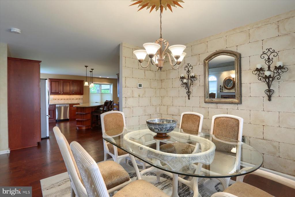 249 Oak Ln