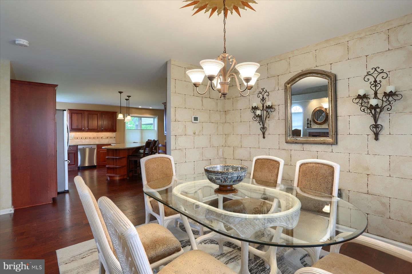 249 Oak Ln
