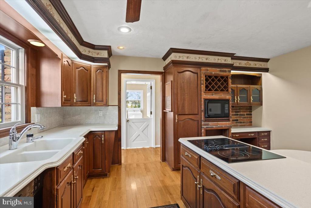 254 Crooked Ln