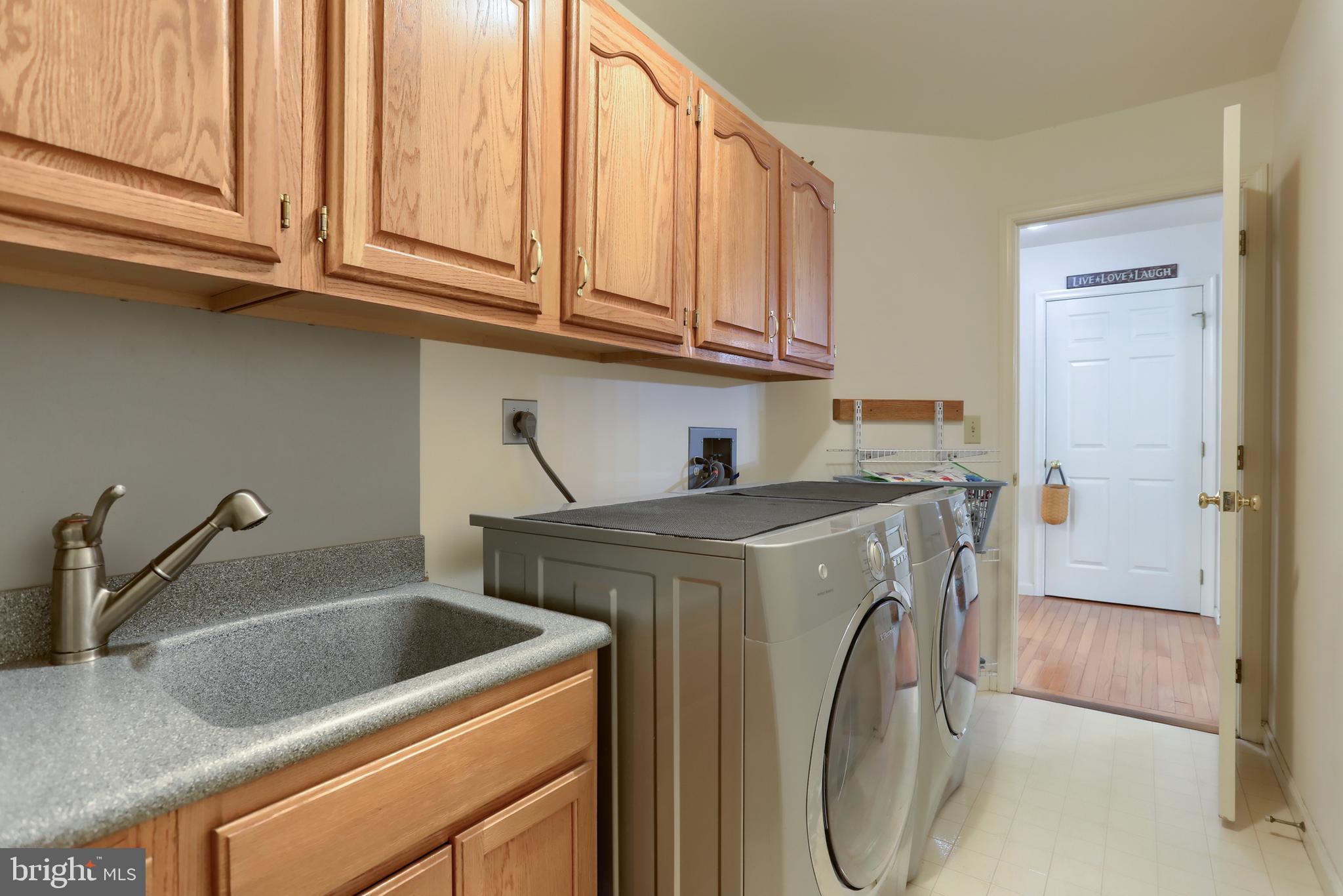 1382 Jessica Dr