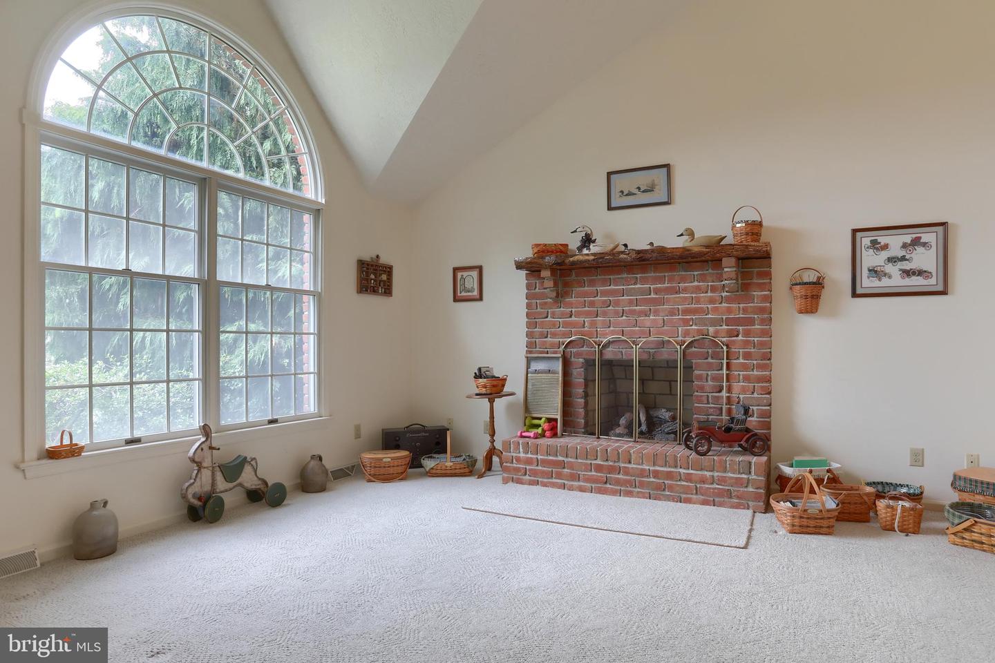 1382 Jessica Dr