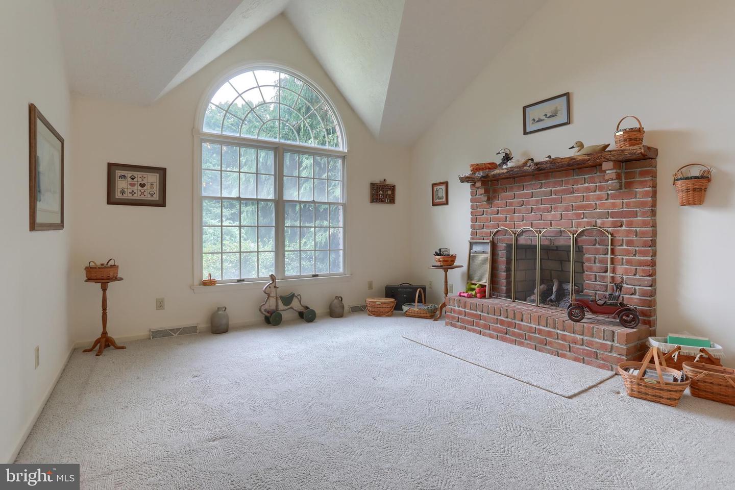 1382 Jessica Dr