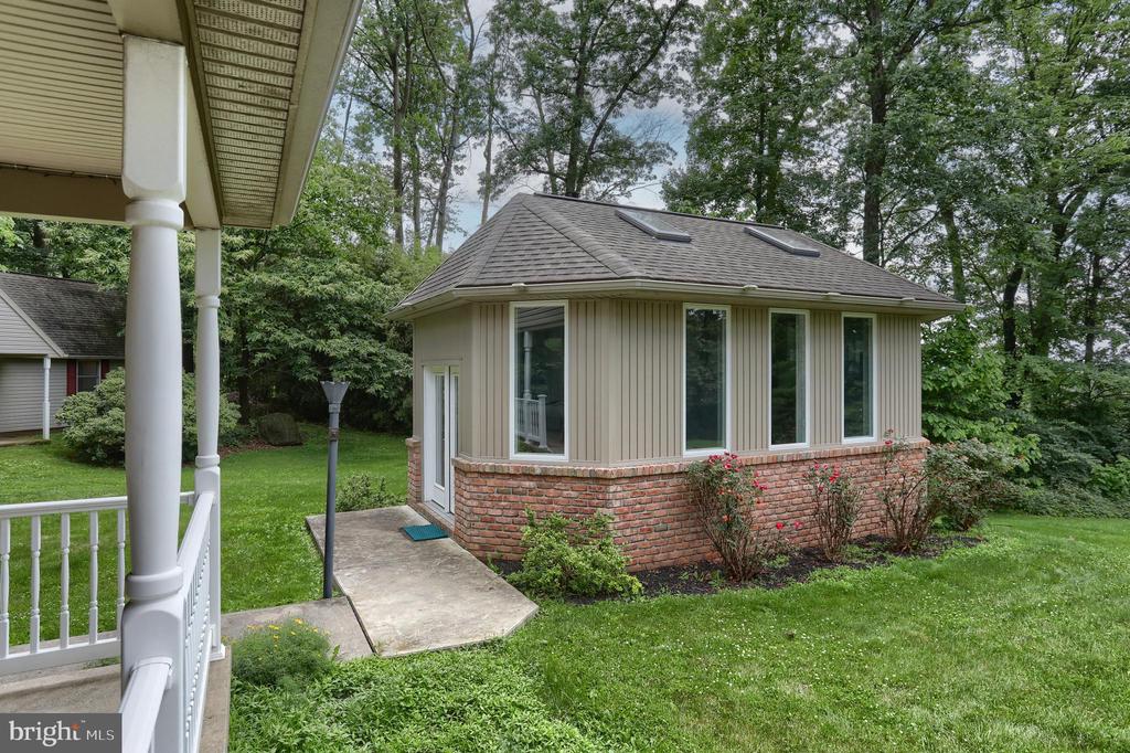1382 Jessica Dr