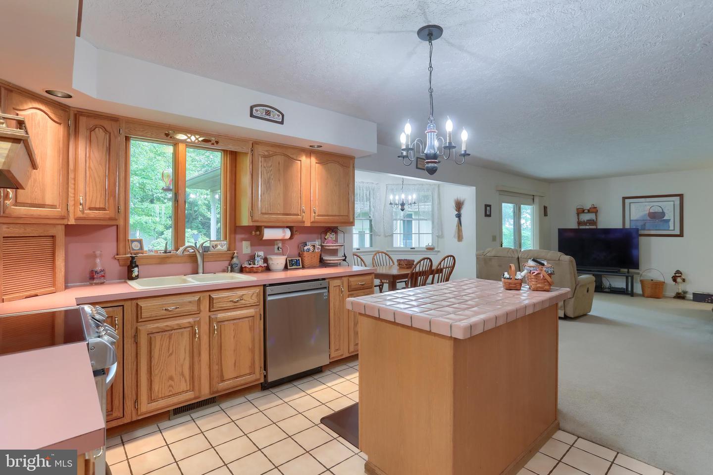1382 Jessica Dr