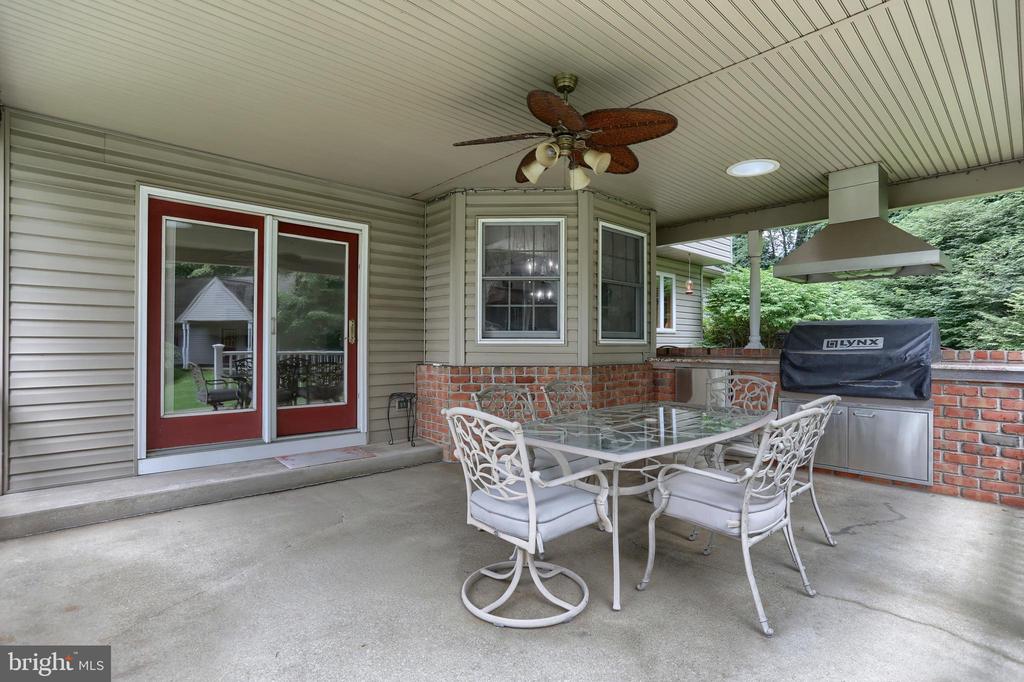 1382 Jessica Dr