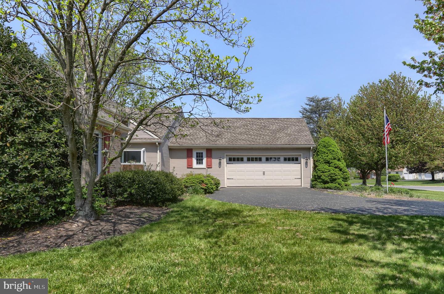 5 Stone Hedge Dr