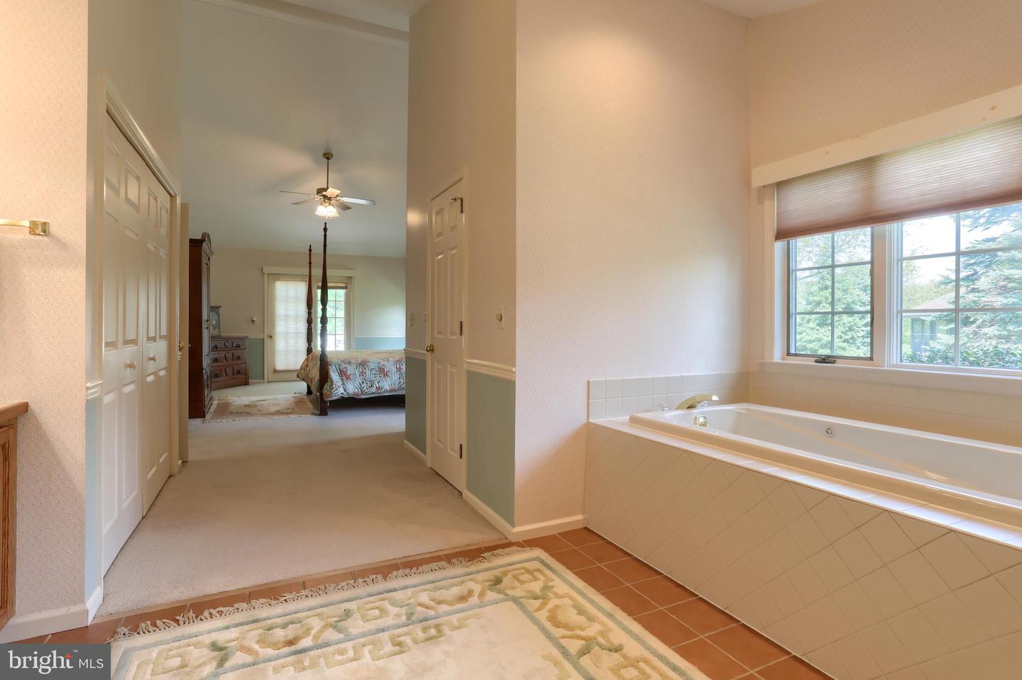 5 Stone Hedge Dr