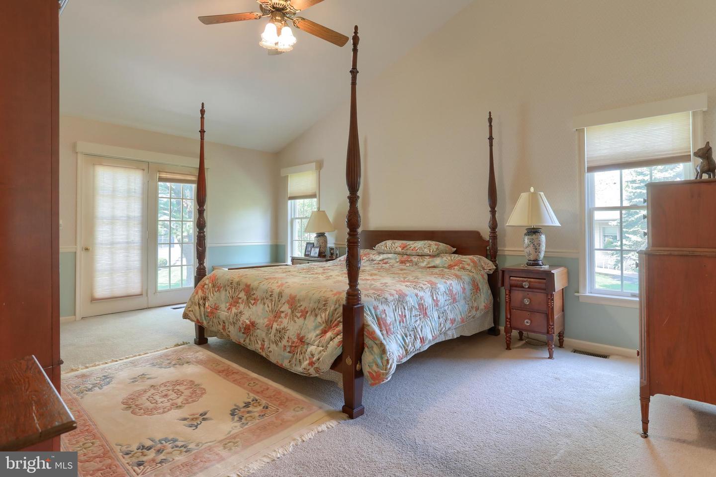 5 Stone Hedge Dr