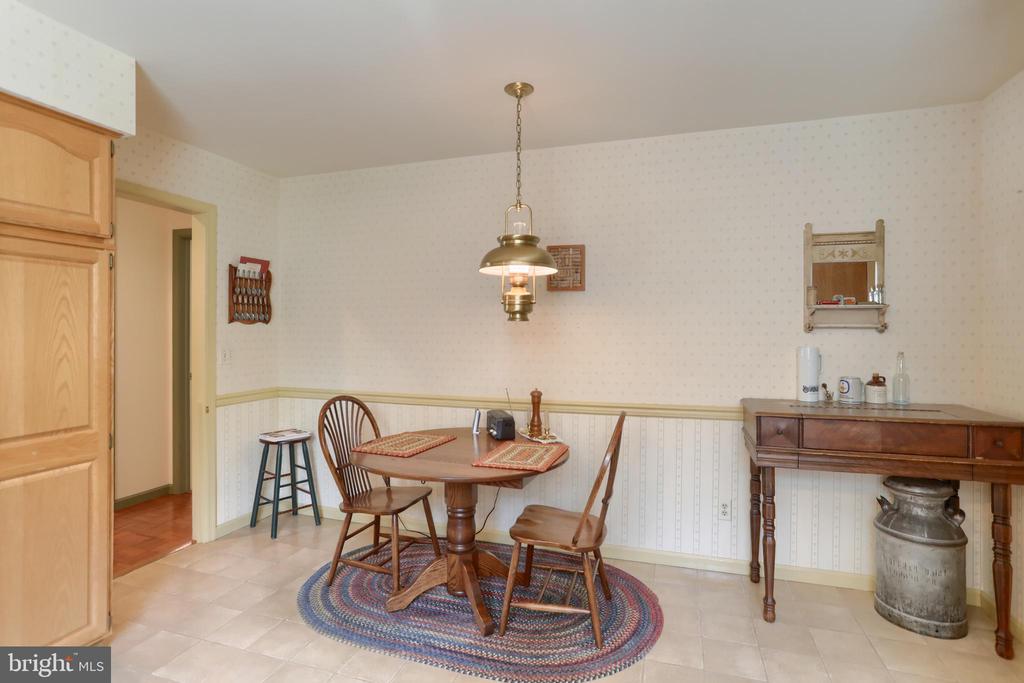 5 Stone Hedge Dr
