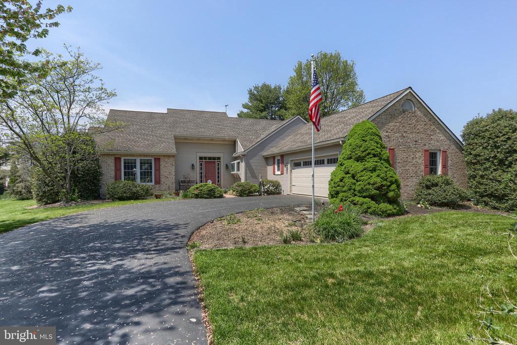 5 Stone Hedge Dr