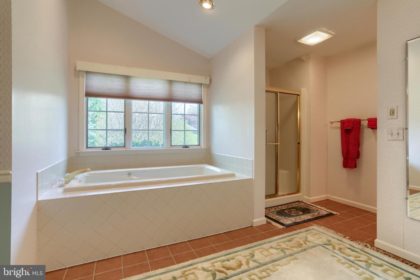 5 Stone Hedge Dr