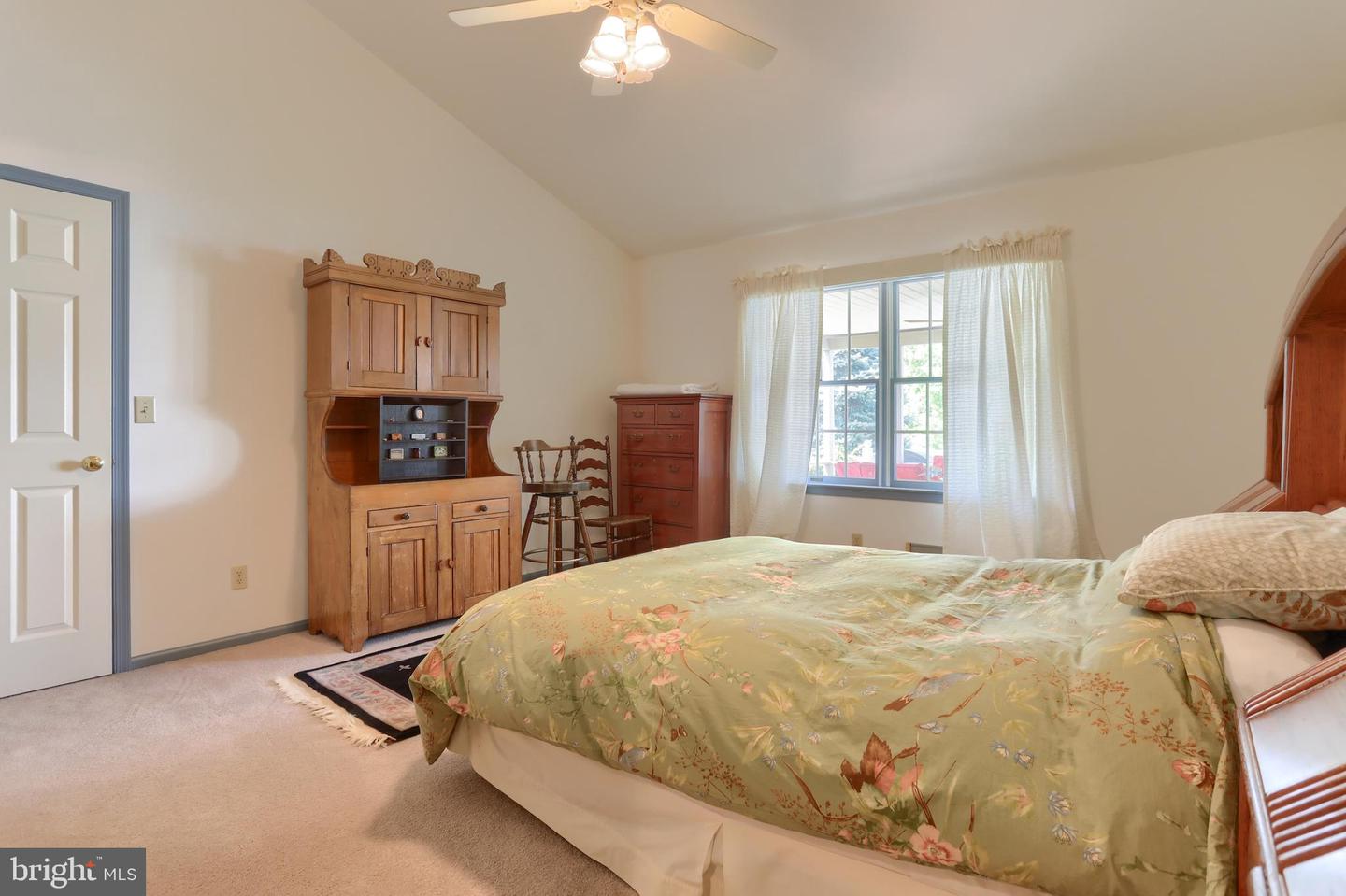 5 Stone Hedge Dr