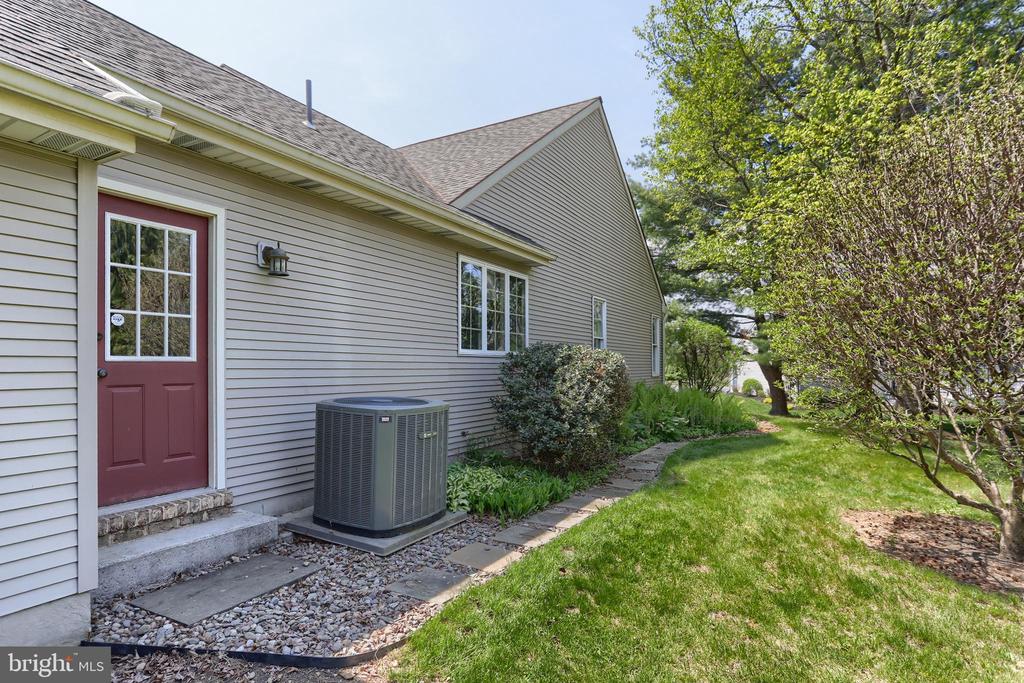 5 Stone Hedge Dr