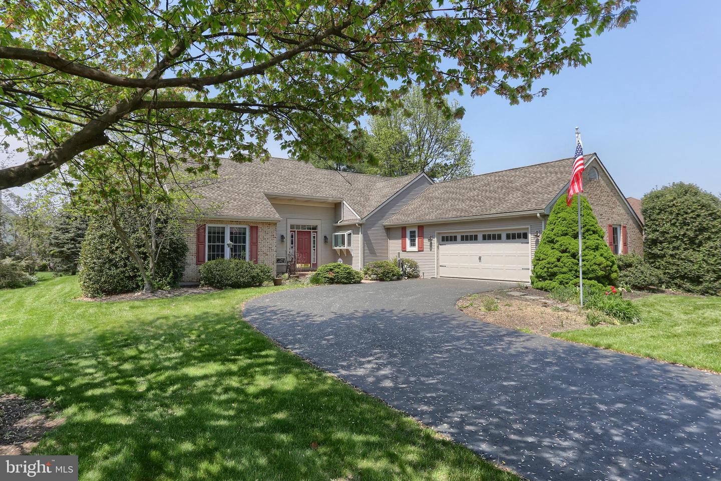 5 Stone Hedge Dr