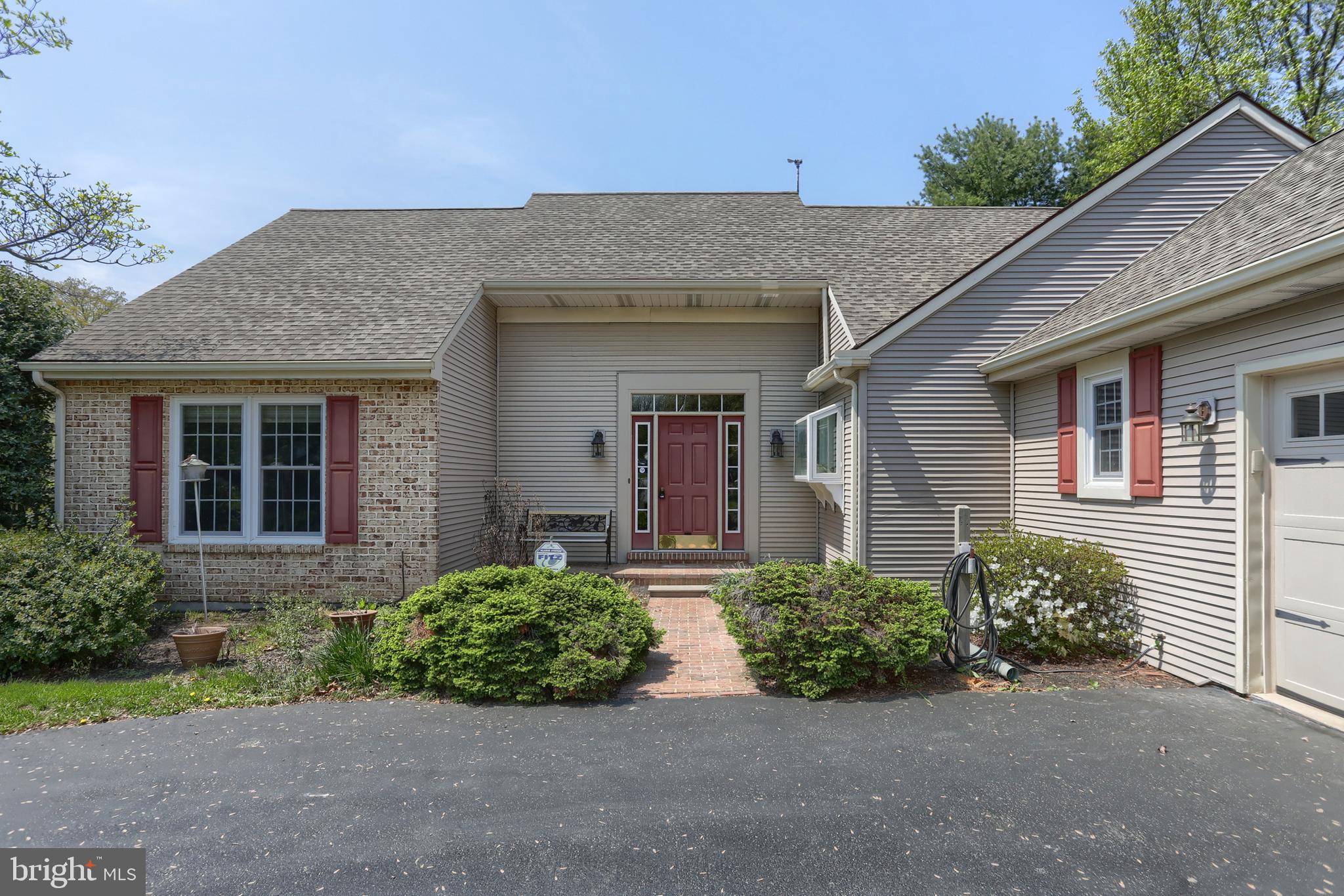 5 Stone Hedge Dr