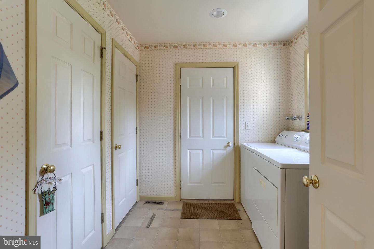 5 Stone Hedge Dr