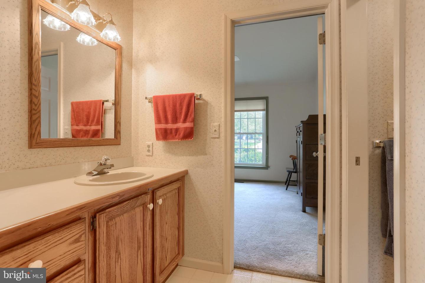 5 Stone Hedge Dr
