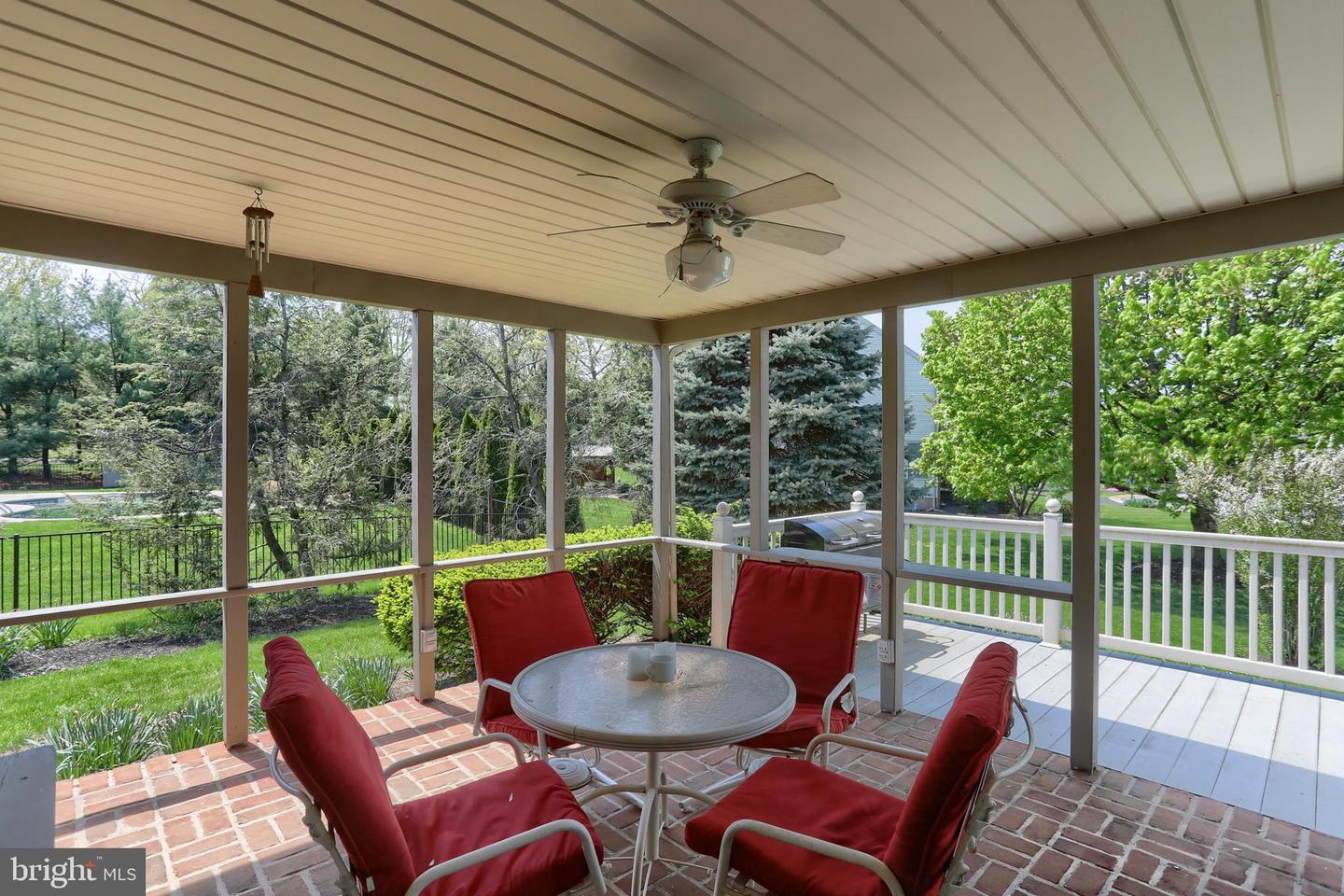 5 Stone Hedge Dr