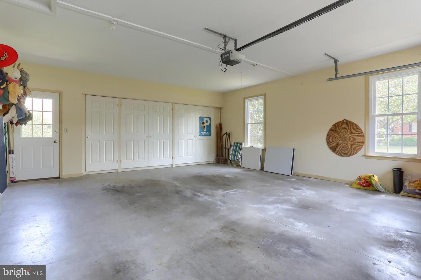 5 Stone Hedge Dr