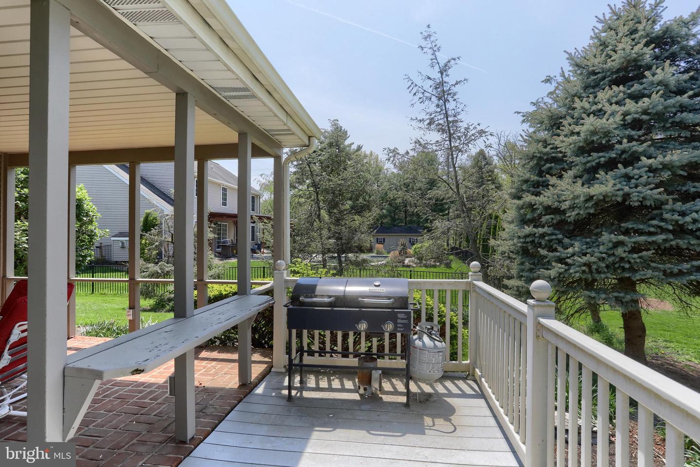 5 Stone Hedge Dr