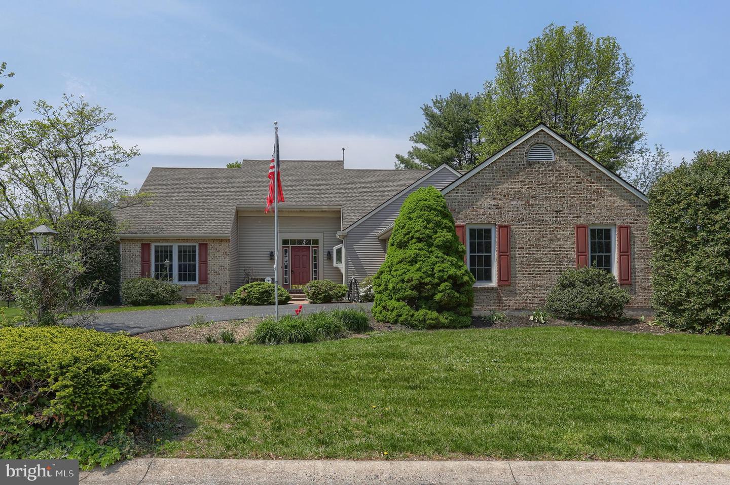 5 Stone Hedge Dr
