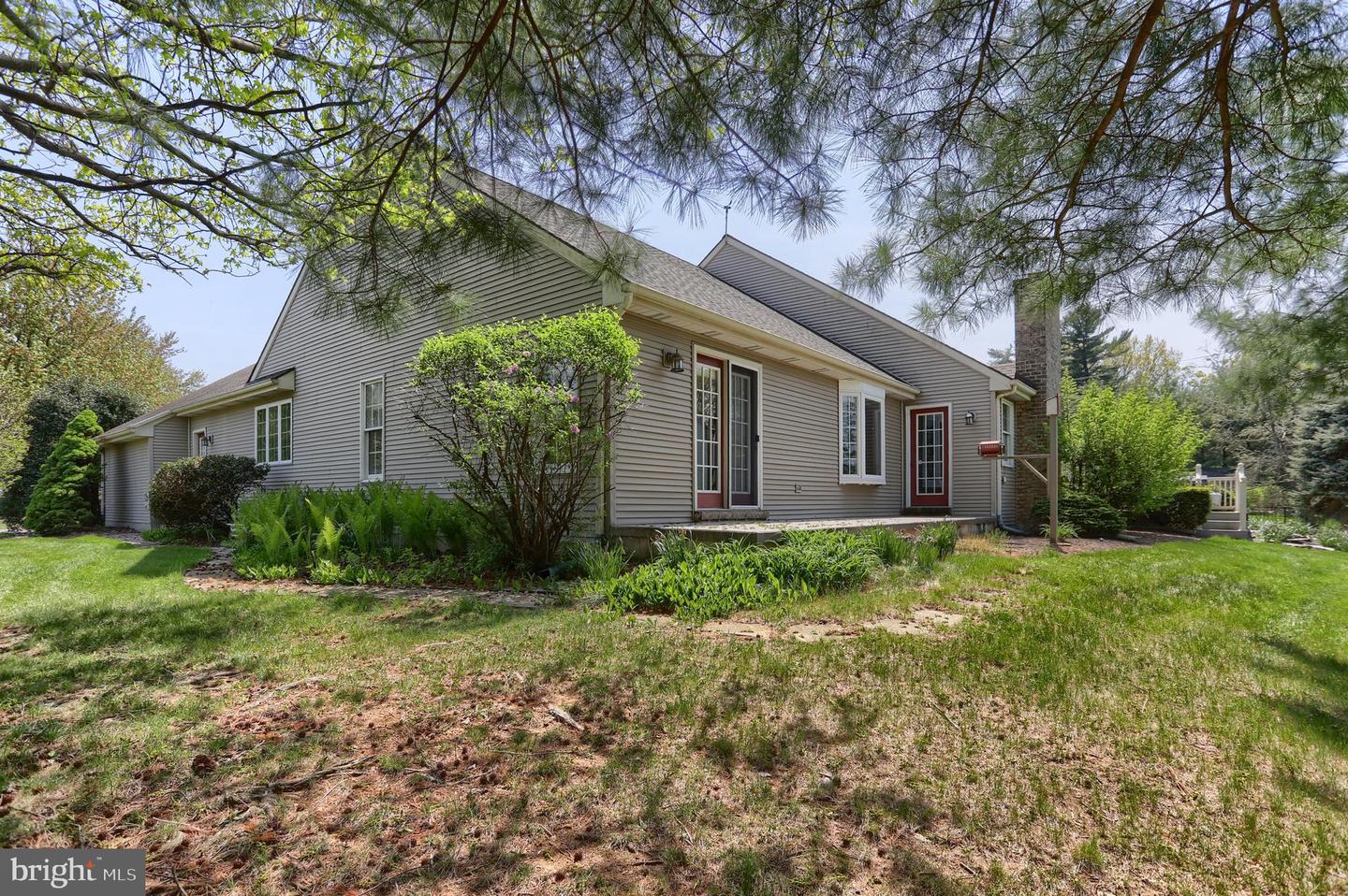5 Stone Hedge Dr