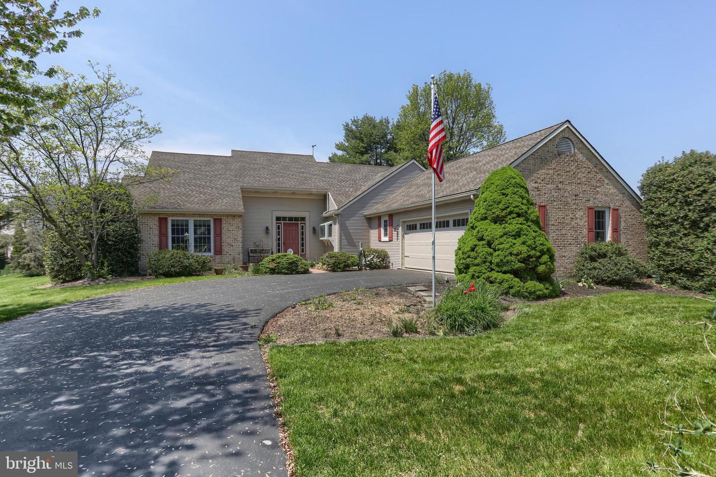 5 Stone Hedge Dr