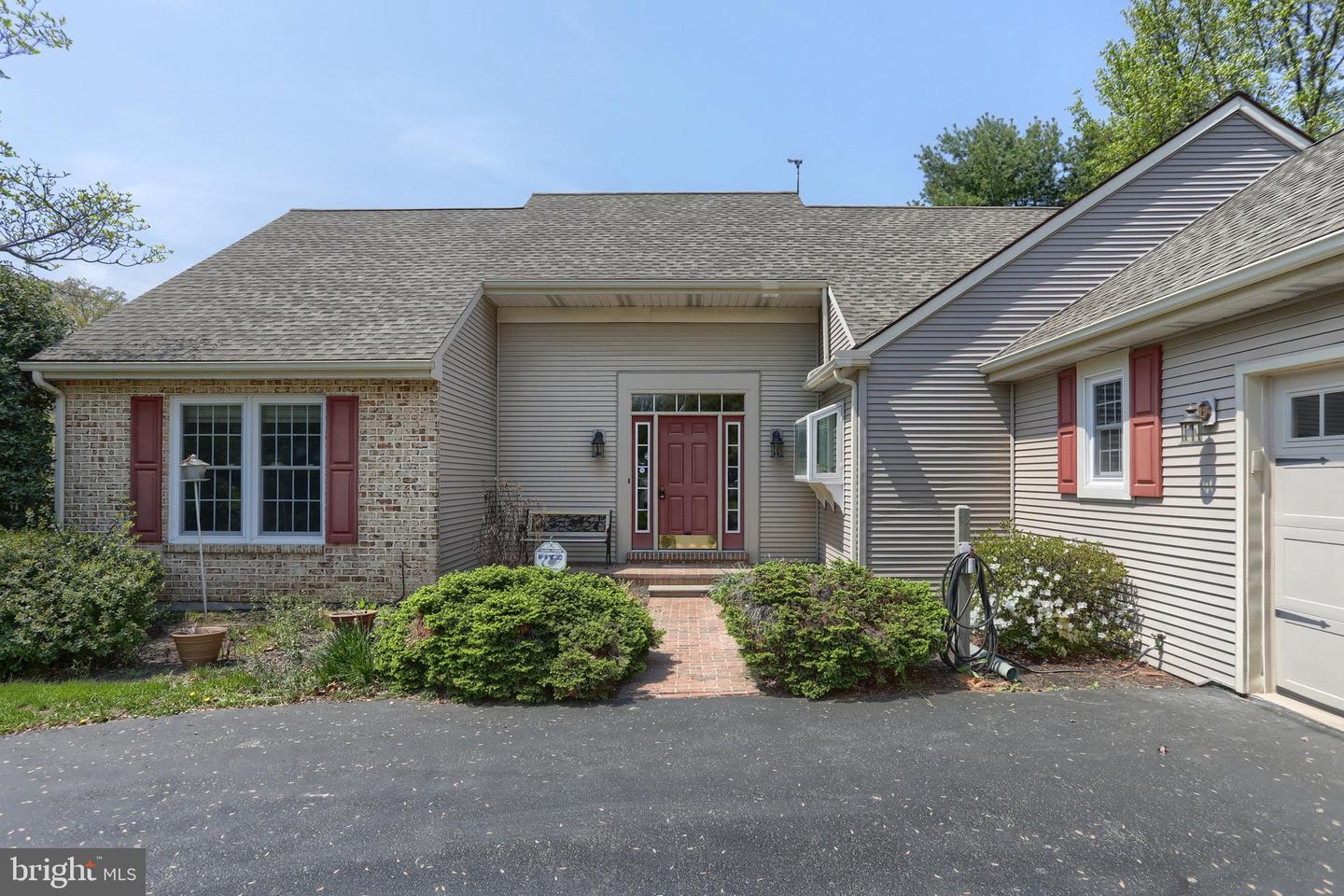 5 Stone Hedge Dr