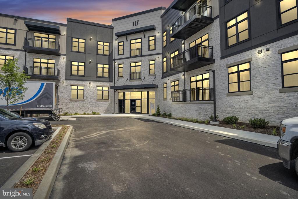 117 BLACKFORD BOULEVARD 102