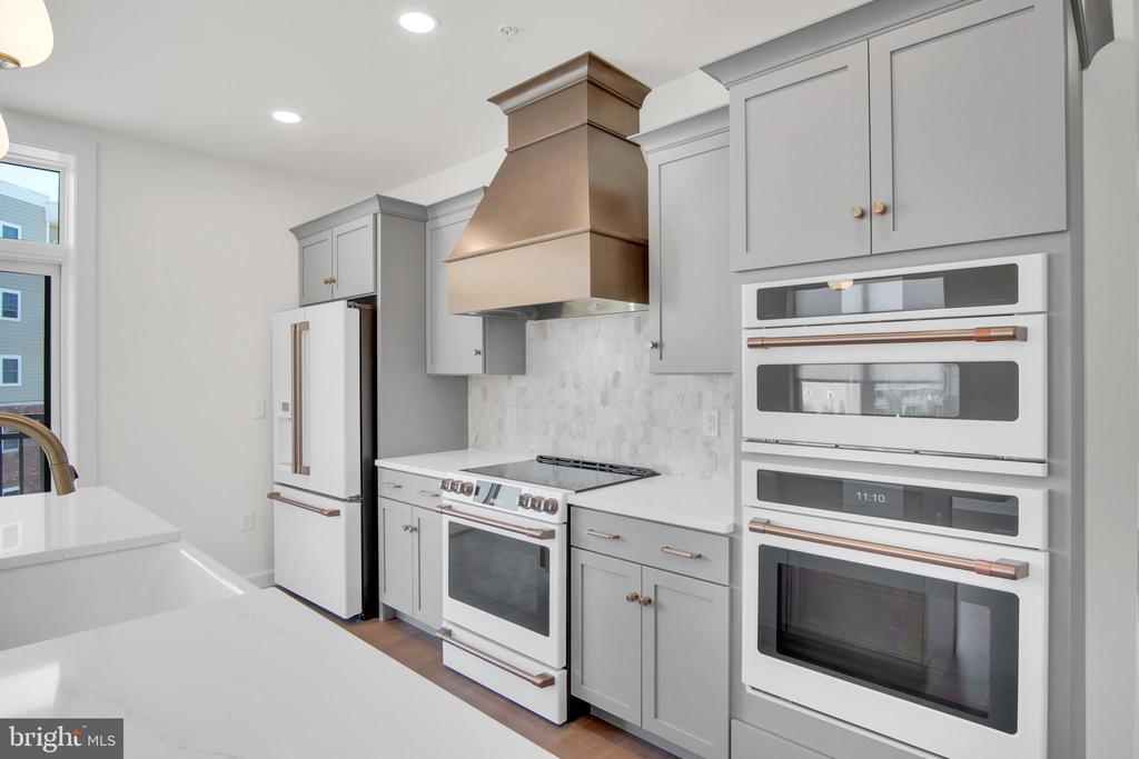 117 BLACKFORD BOULEVARD 203