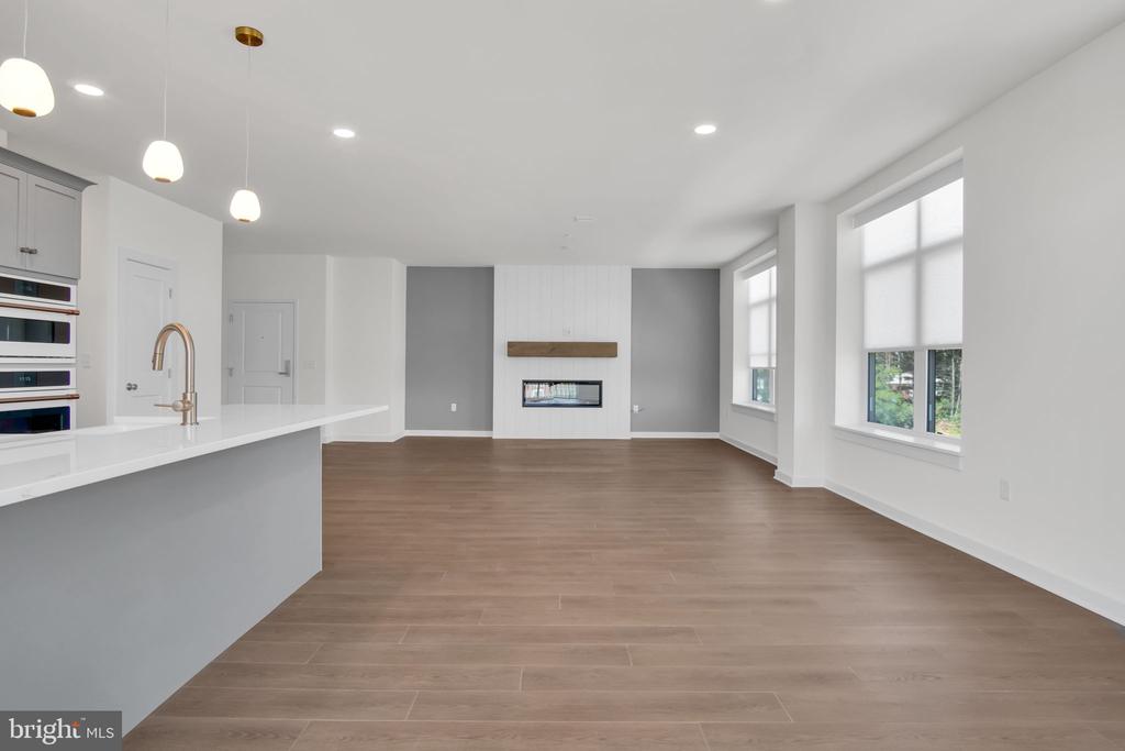 117 BLACKFORD BOULEVARD 203