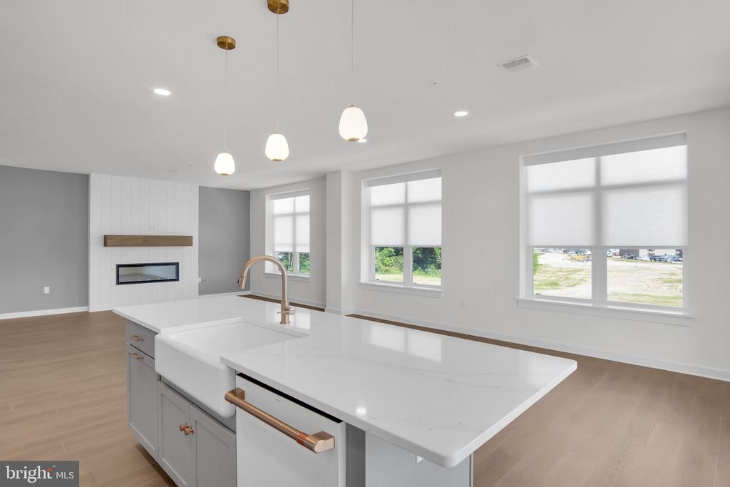 117 BLACKFORD BOULEVARD 203